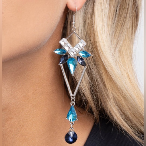 jewelry Jewelry - NWT Elegant Silver/Blue Drop Earrings(last one)
